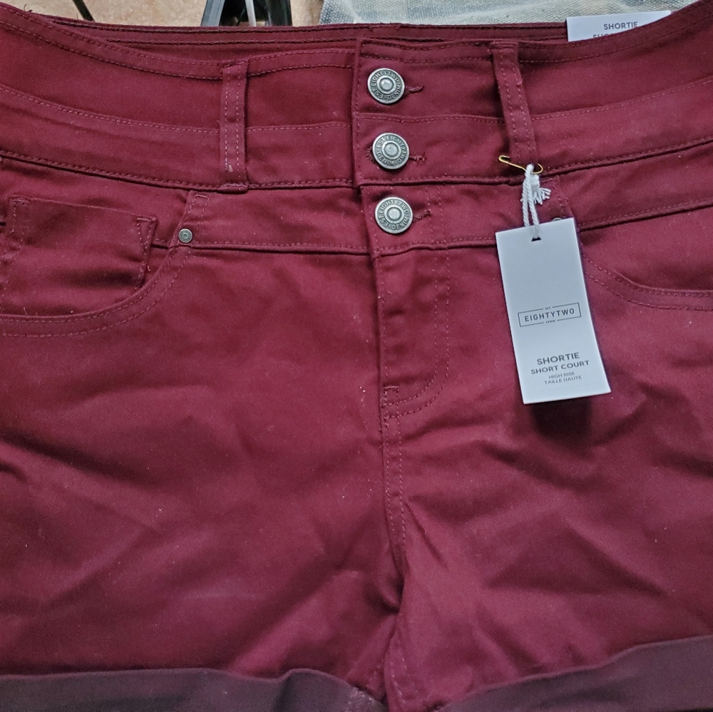 Ardene's High Rise Shorts, Dark Red Colour, Size 9 ( M ) - Picture 2 of 12